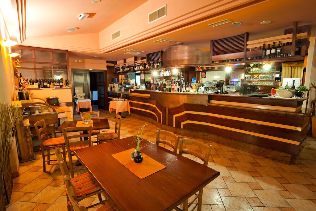 Guesthouse Osterija Branik エクステリア 写真